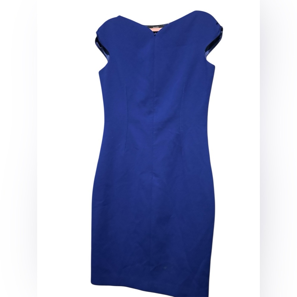 Tahari Elegant Blue Sleeveless Dress